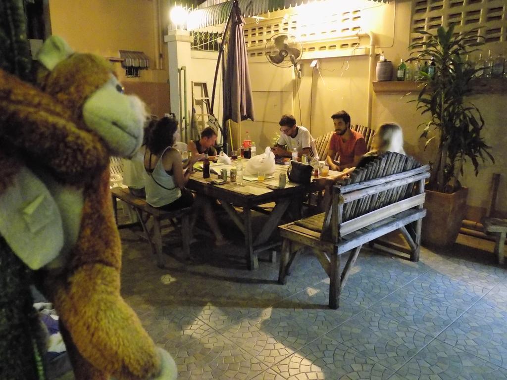 The Oasis Hostel (Adults Only) Bangkok Exterior photo